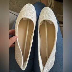 Elegant White Lace Women's Flats